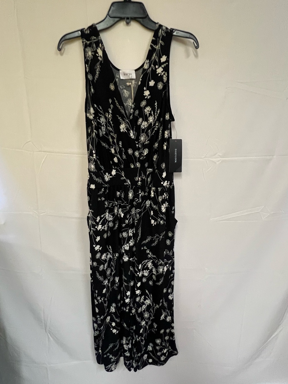 NEW KORYE WOMENS V NECK ROMPER size: L